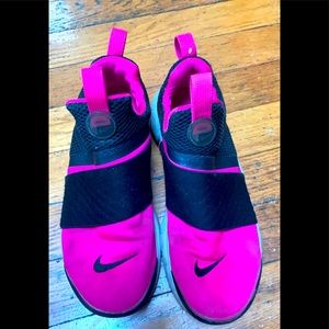Nike Girls slip on sneaker